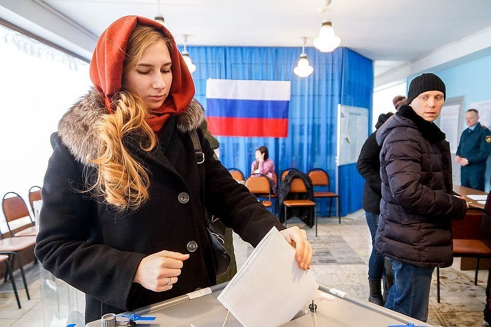 Голос выборы. Выборы голос фото. Дети которые раздают рекламы за выбора президента района фильм.